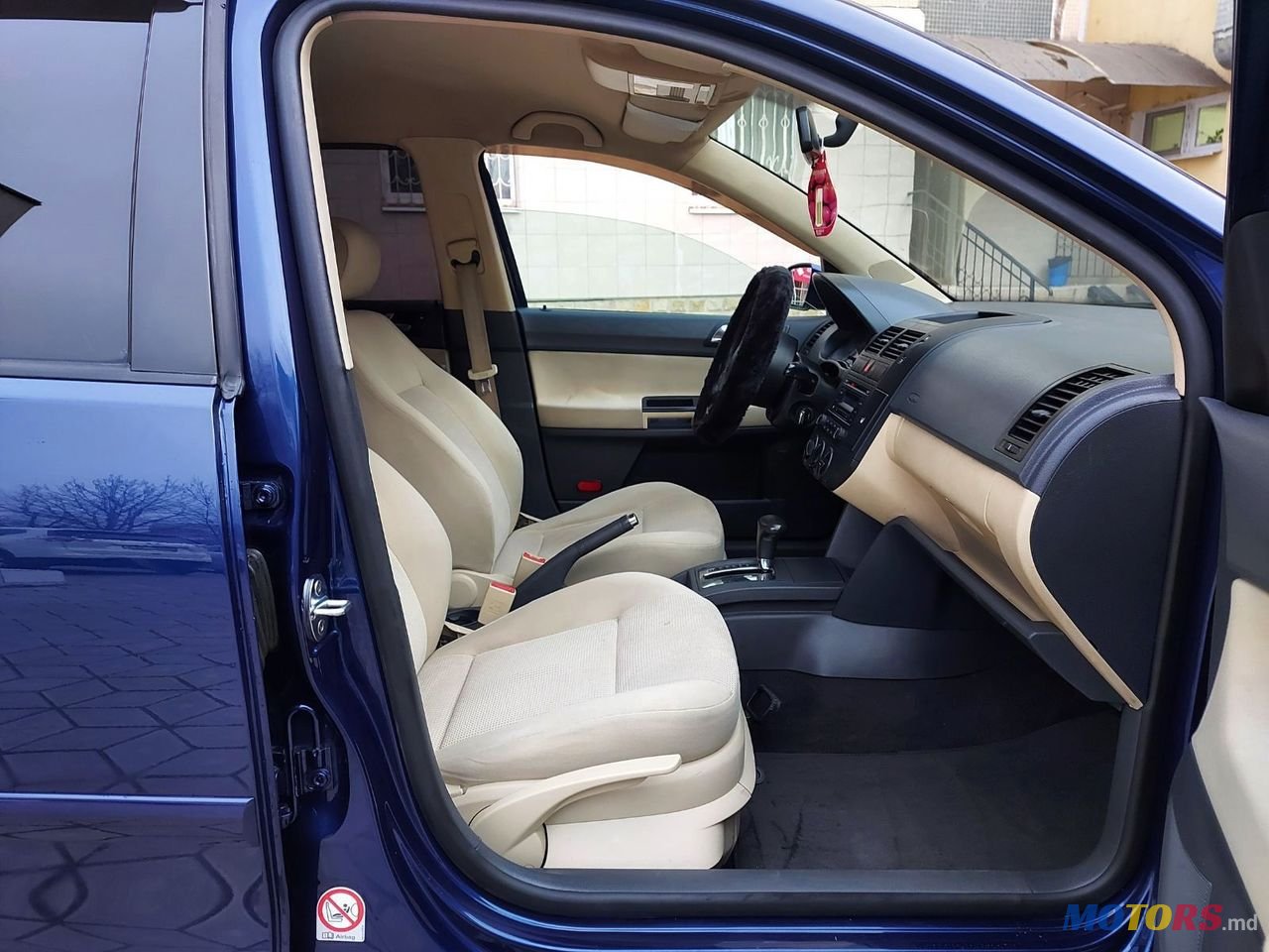 2007' Volkswagen Polo photo #6