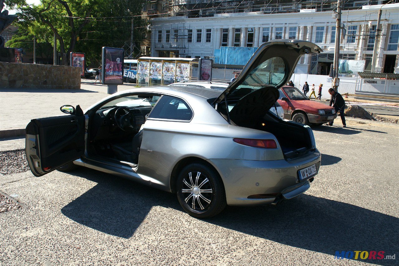 2009' Alfa Romeo GT photo #2