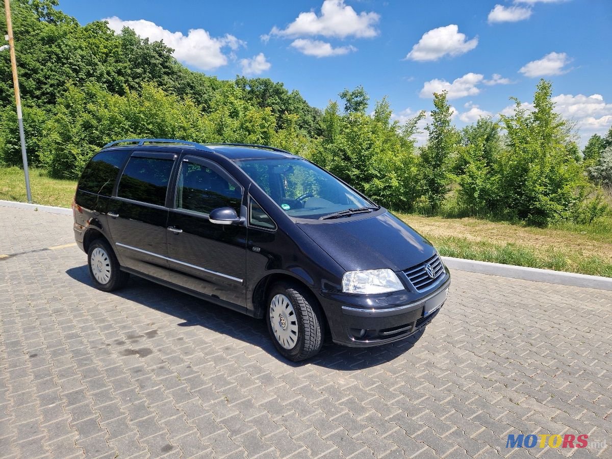 2009' Volkswagen Sharan photo #1