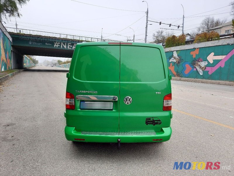 2011' Volkswagen Transporter photo #5