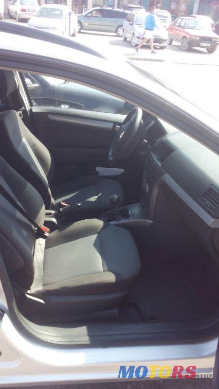 2005' Opel Astra photo #3
