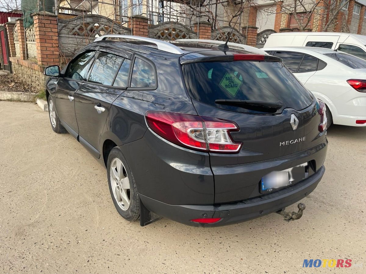 2011' Renault Megane photo #2