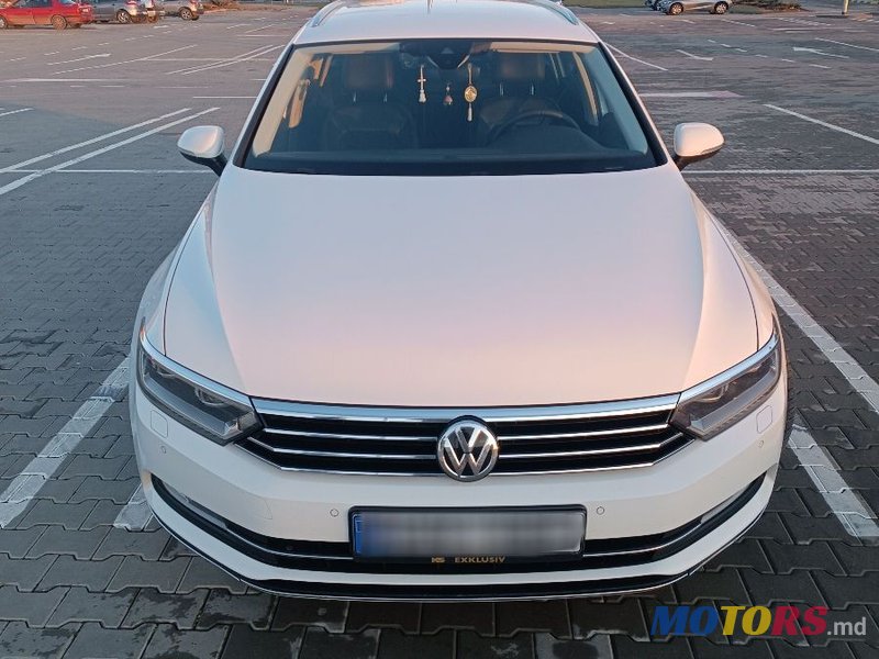 2017' Volkswagen Passat photo #2
