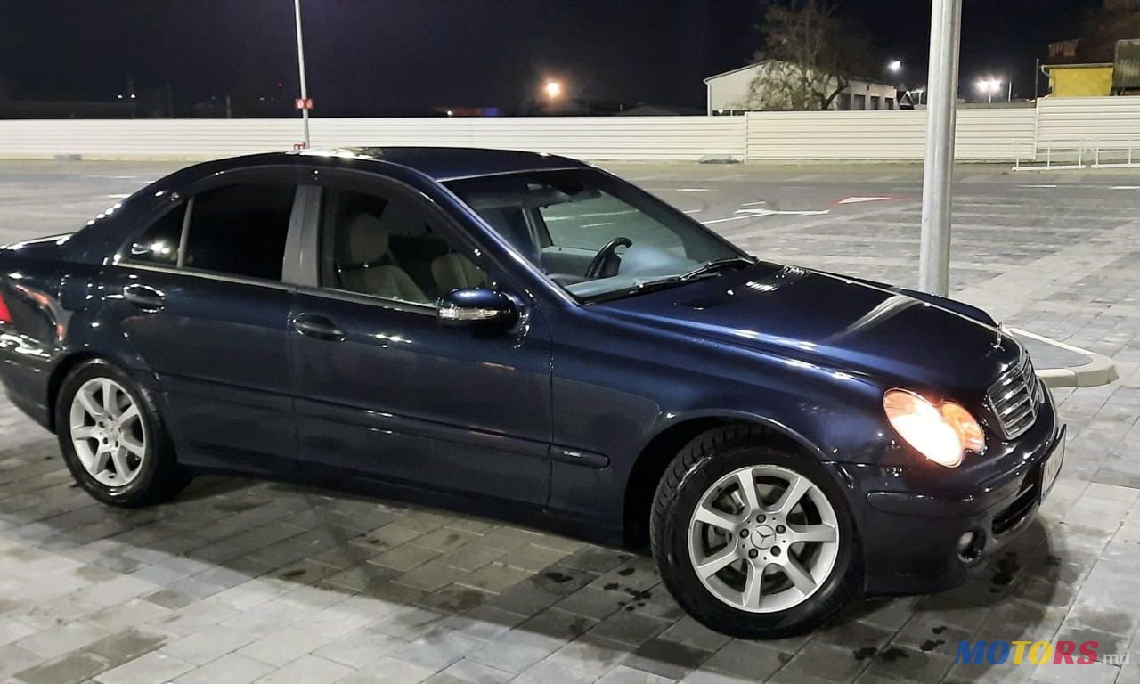 2005' Mercedes-Benz C Класс photo #2