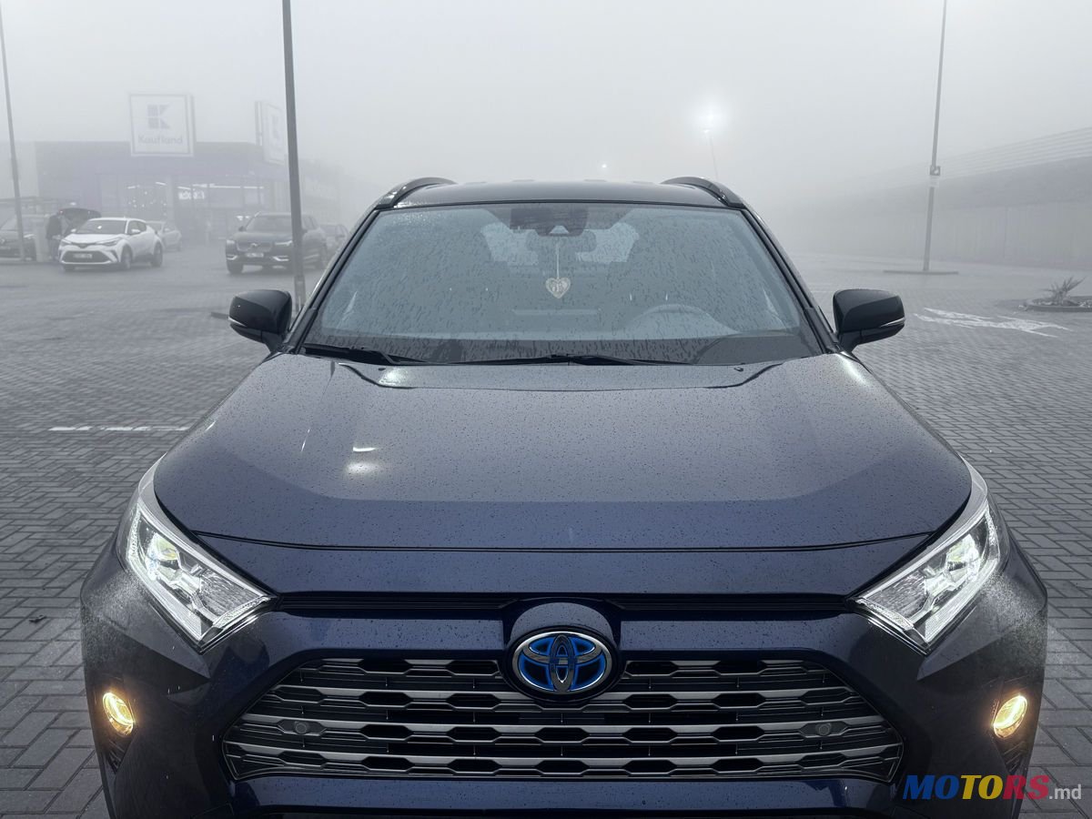 2019' Toyota RAV4 photo #4