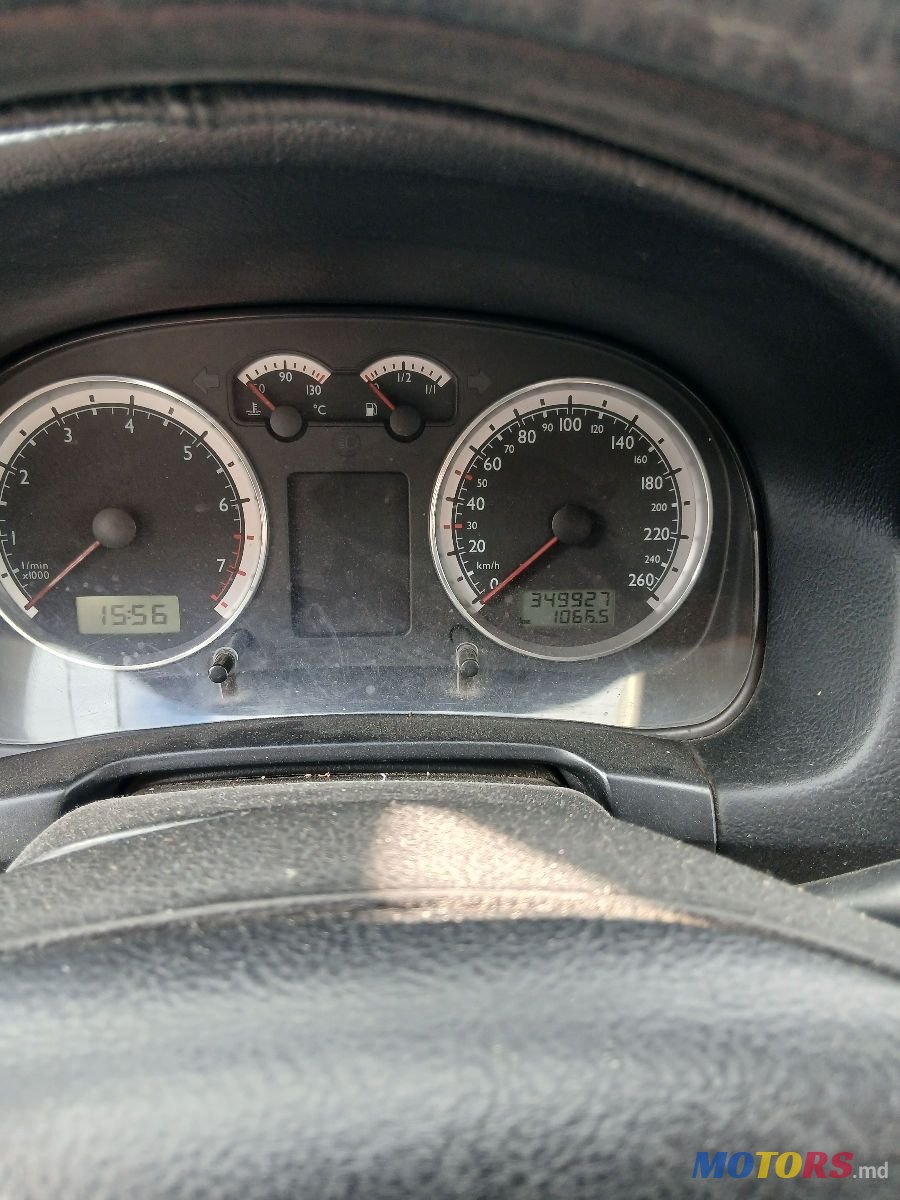 2005' Volkswagen Golf photo #4