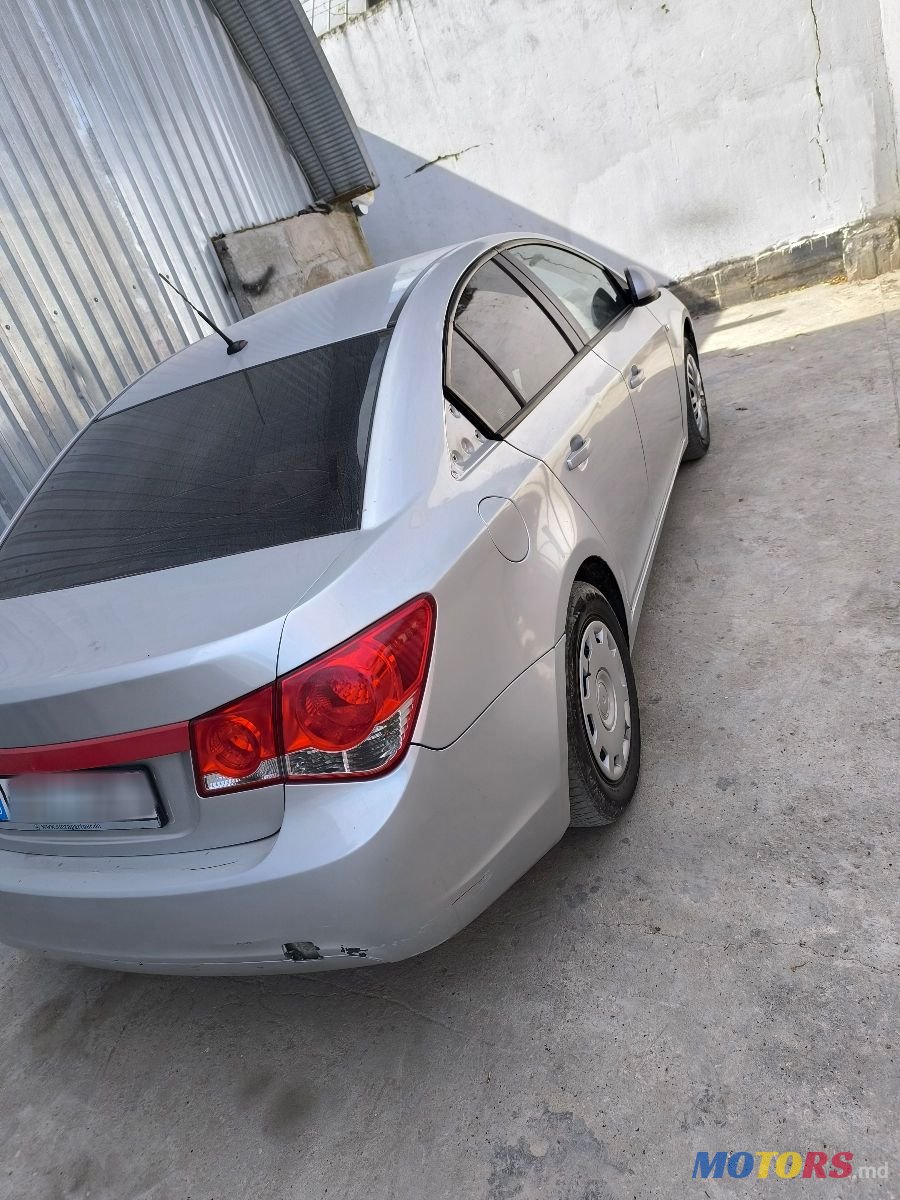 2010' Chevrolet Cruze photo #3