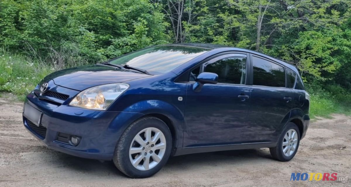 2004' Toyota Corolla Verso photo #3