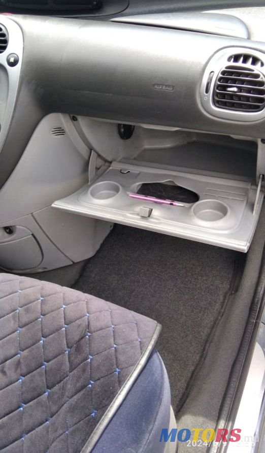 2005' Citroen Xsara Picasso photo #3