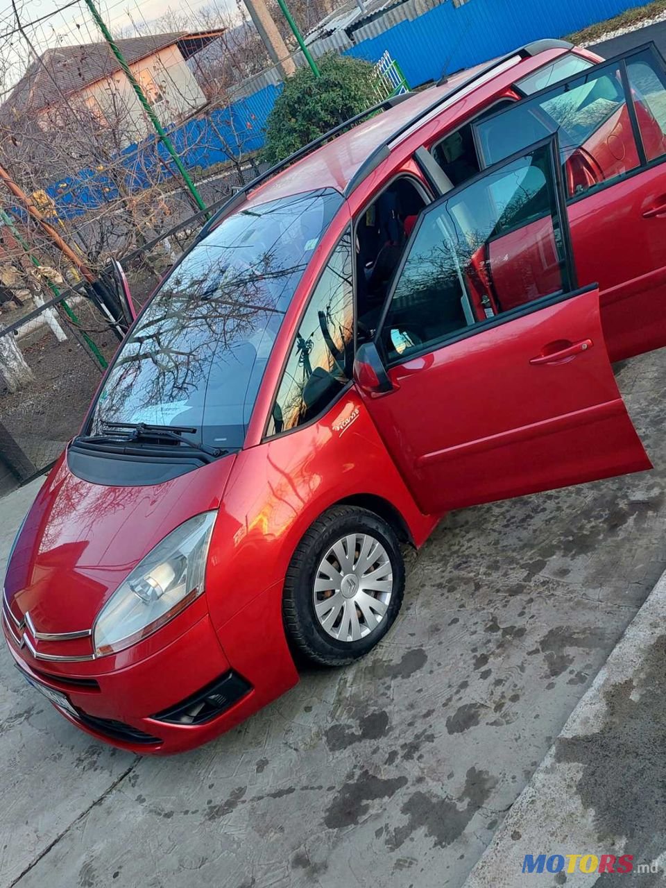 2007' Citroen C4 Picasso photo #3