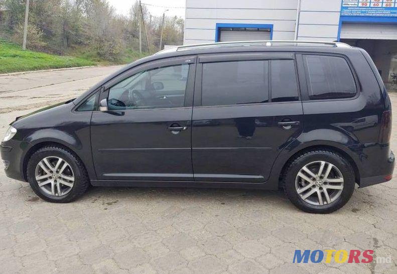 2007' Volkswagen Touran photo #1