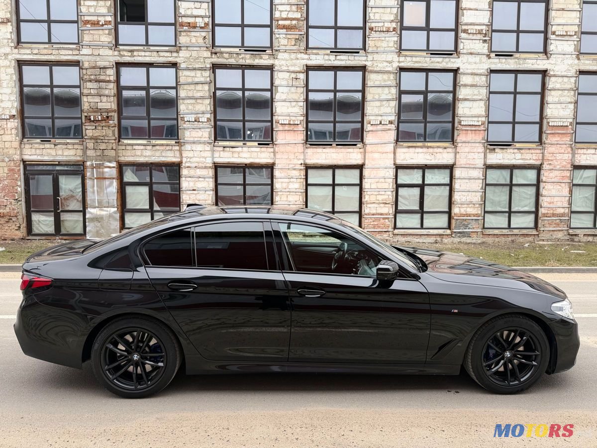2019' BMW 5 Series photo #1
