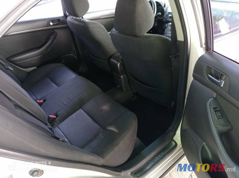 2003' Toyota Avensis photo #4