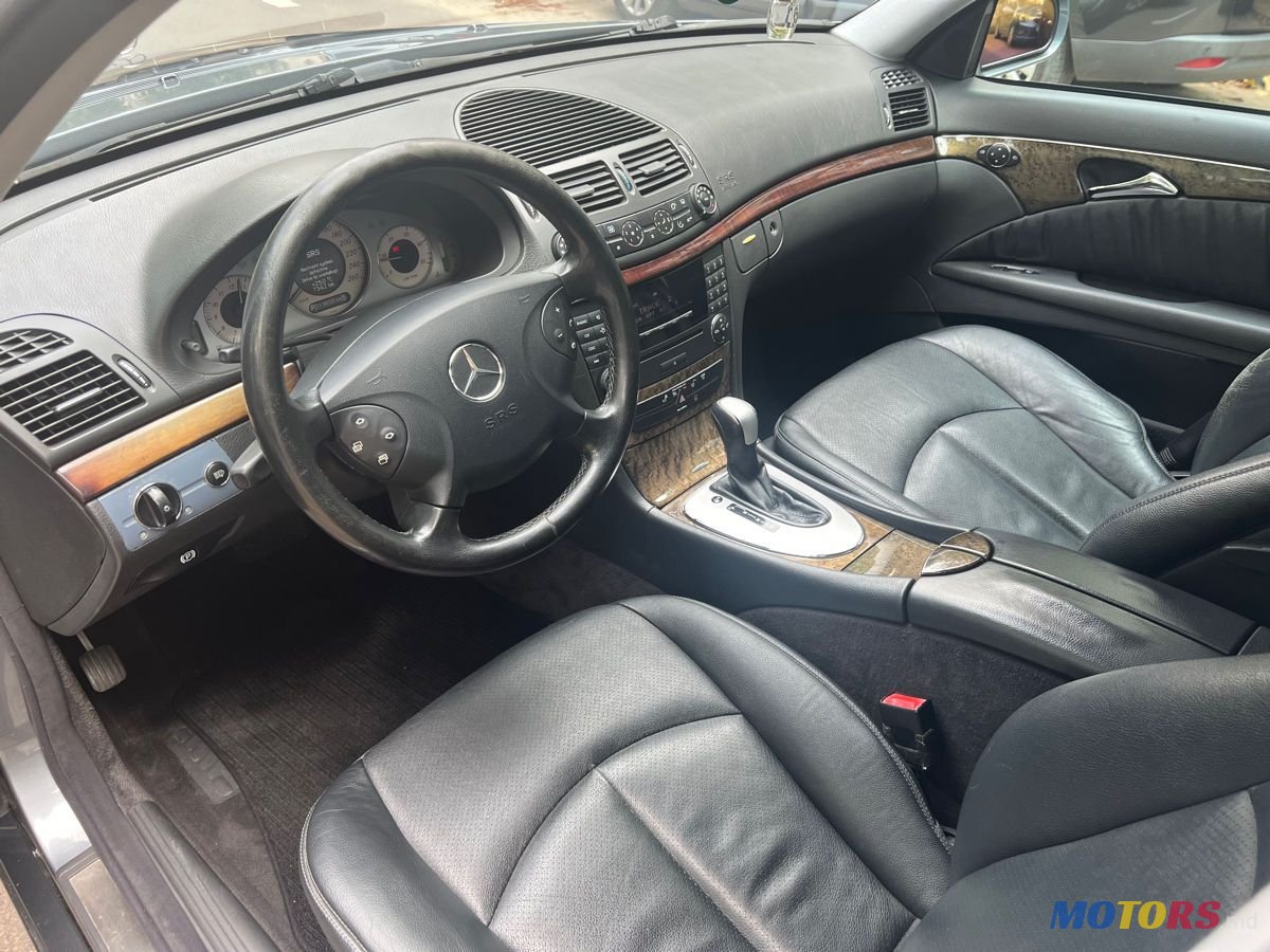 2004' Mercedes-Benz E-Class photo #4