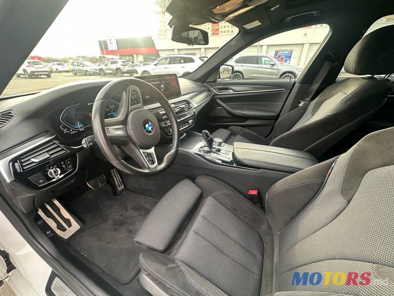 2020' BMW 5 Series photo #4