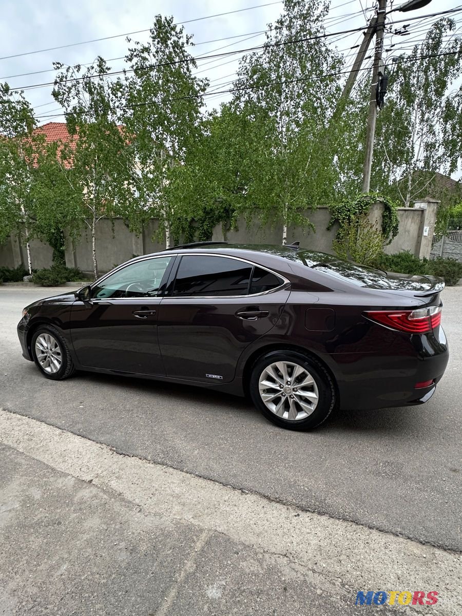 2013' Lexus Es Series photo #2