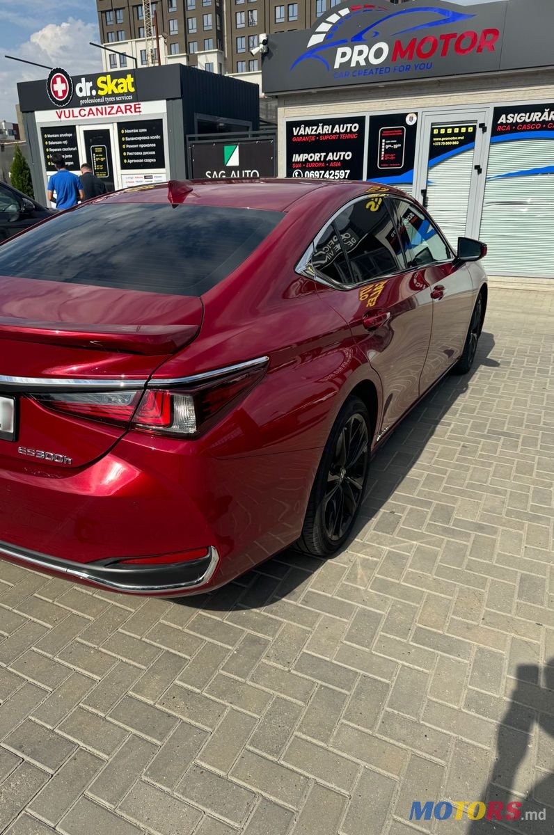 2021' Lexus Es Series photo #3