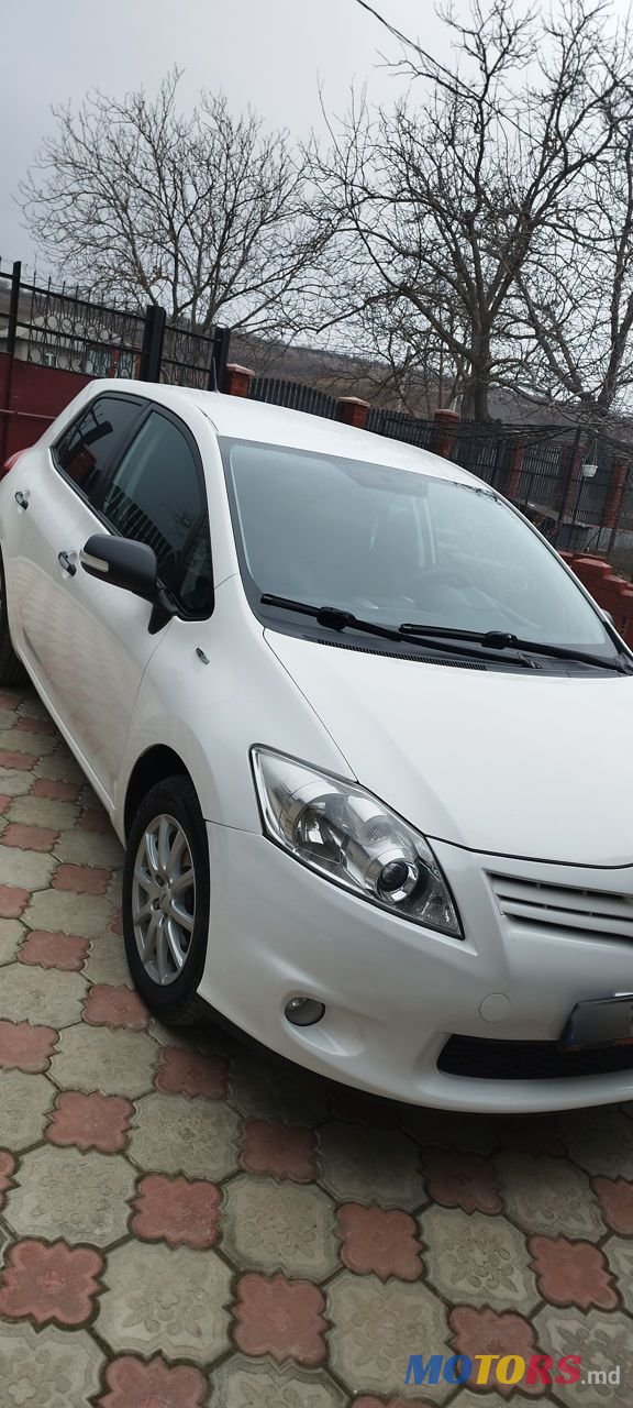2010' Toyota Auris photo #3