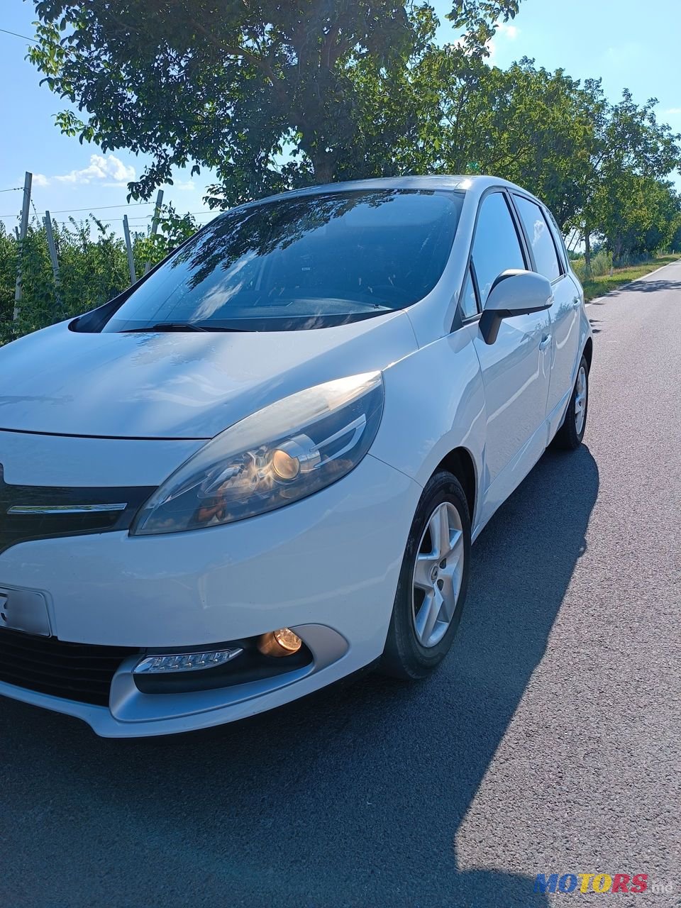 2013' Renault Scenic photo #2