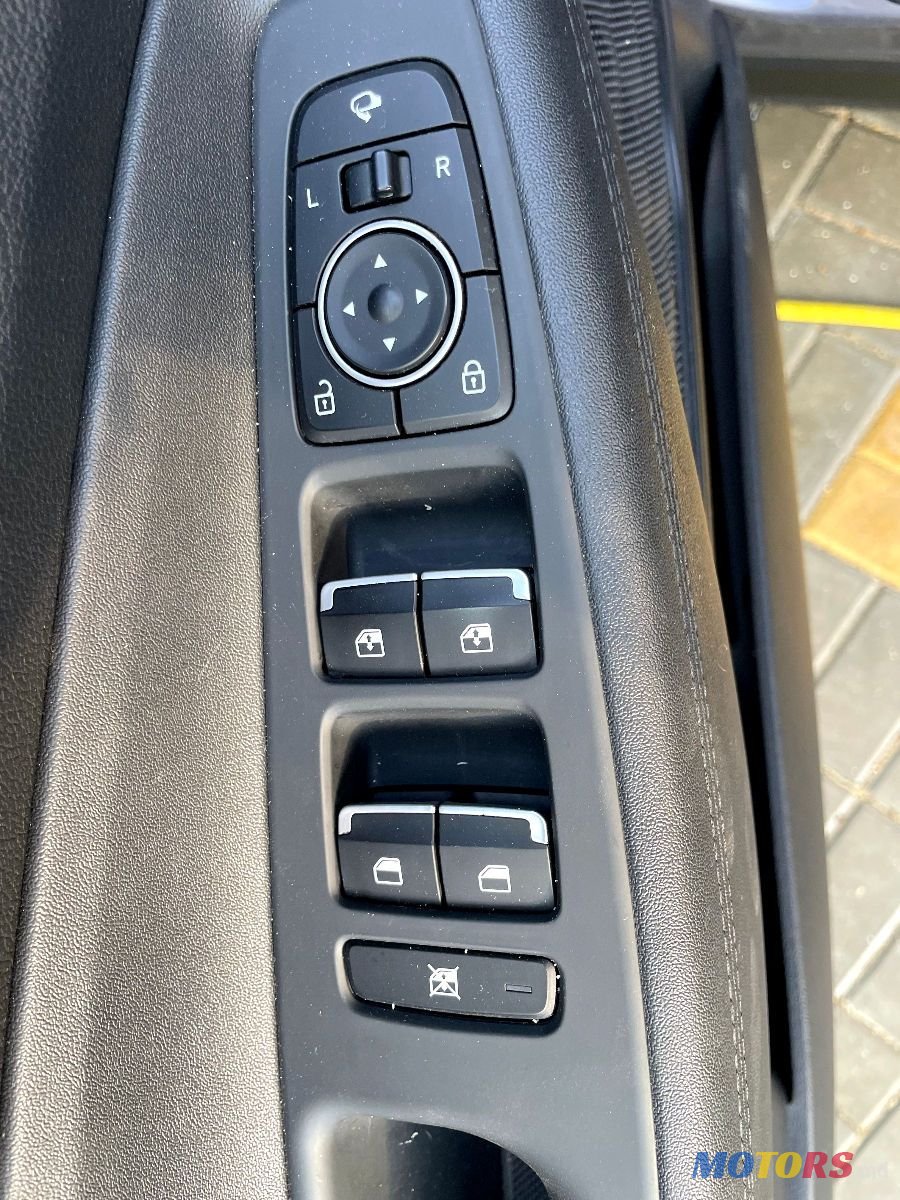 2018' Hyundai Santa Fe photo #3