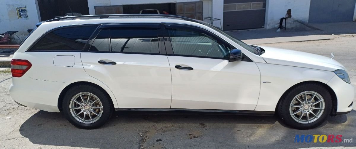 2011' Mercedes-Benz E Класс photo #3