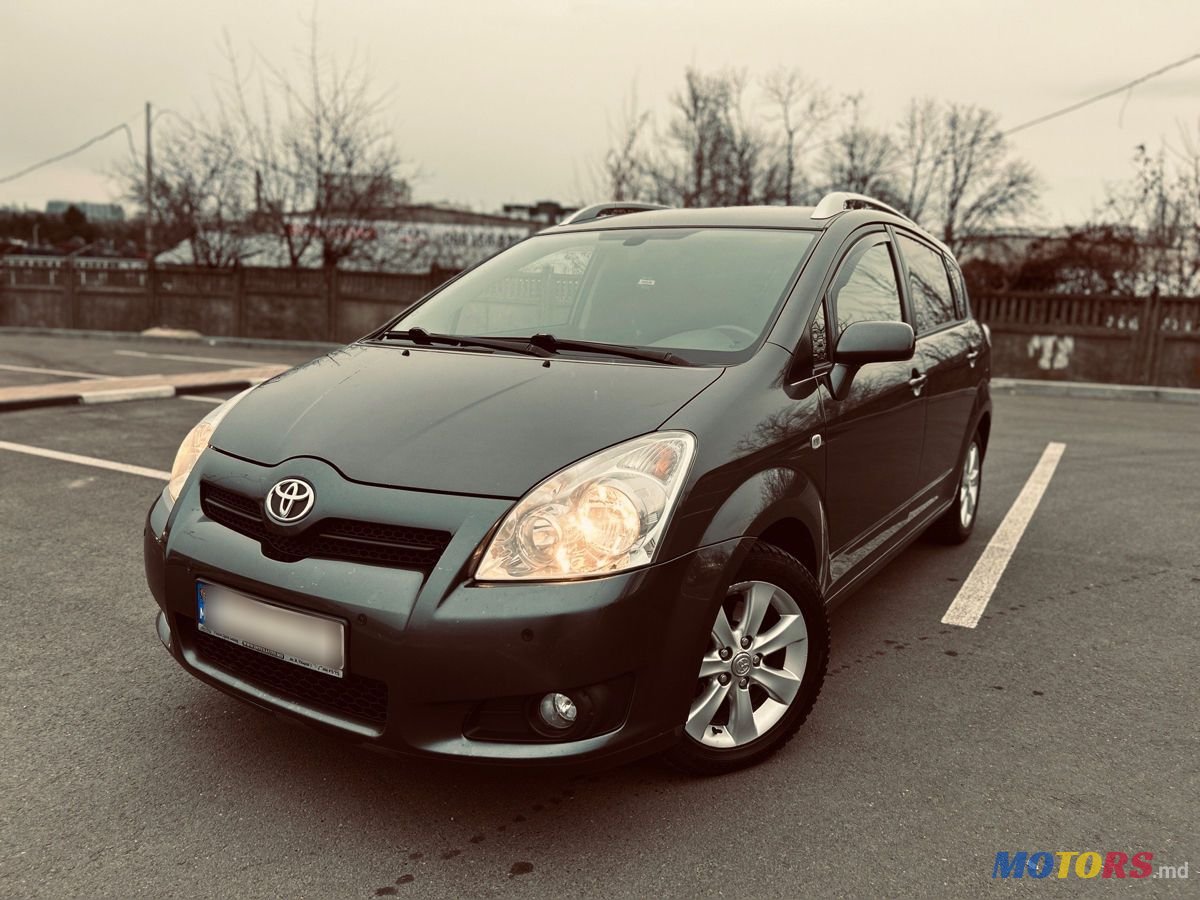 2008' Toyota Corolla Verso photo #1