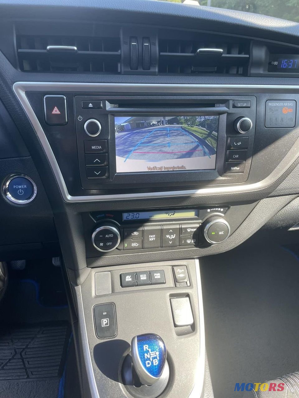 2014' Toyota Auris photo #3