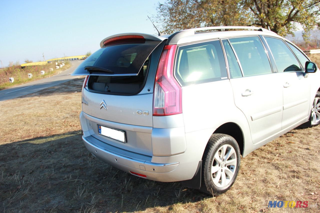 2010' Citroen C4 Picasso photo #6