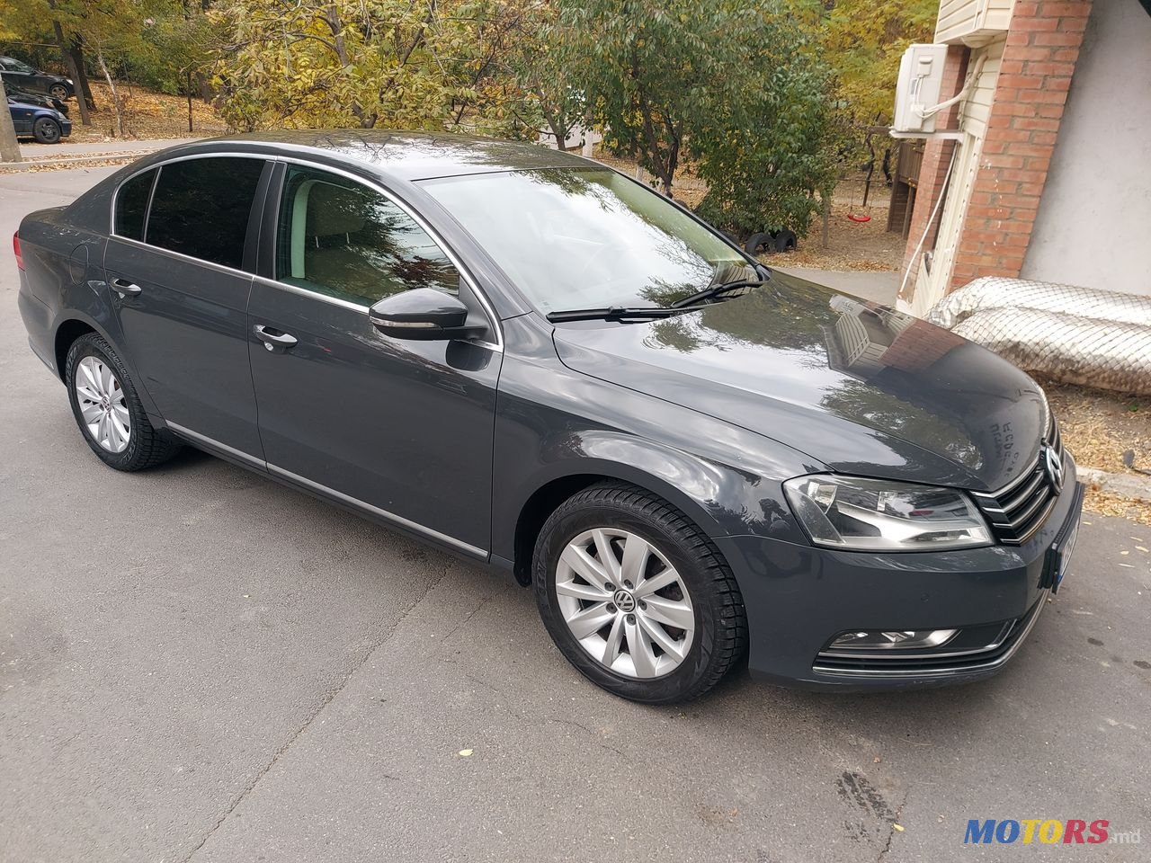 2011' Volkswagen Passat photo #3