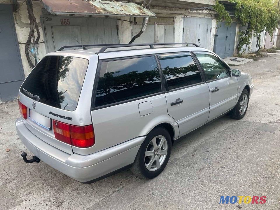 1995' Volkswagen Passat photo #6