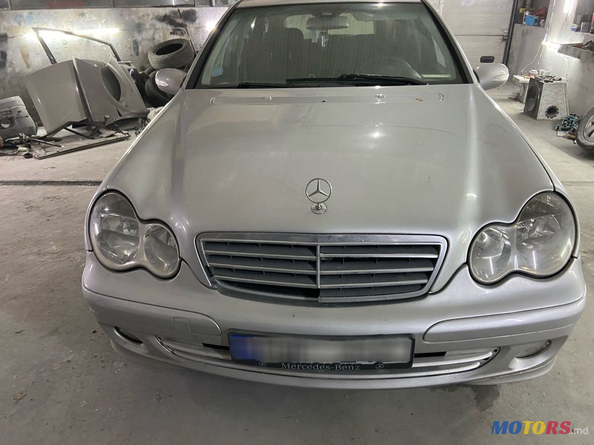 2005' Mercedes-Benz C Класс photo #1