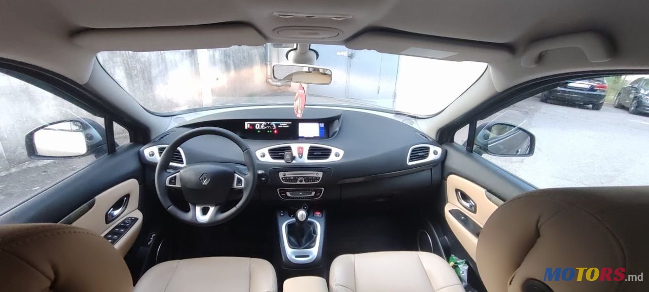2010' Renault Grand Scenic photo #6