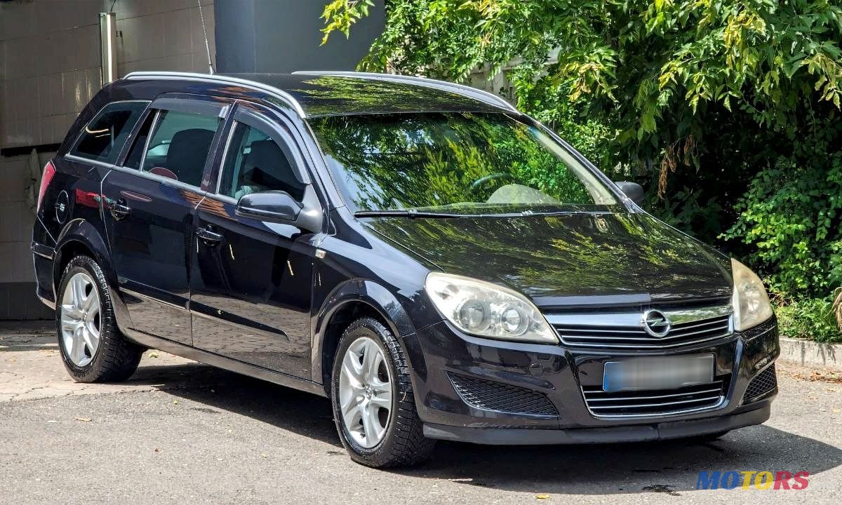 2008' Opel Astra photo #1