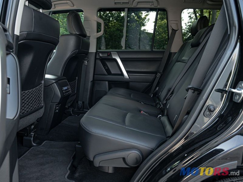 2023' Toyota Land Cruiser Prado photo #6