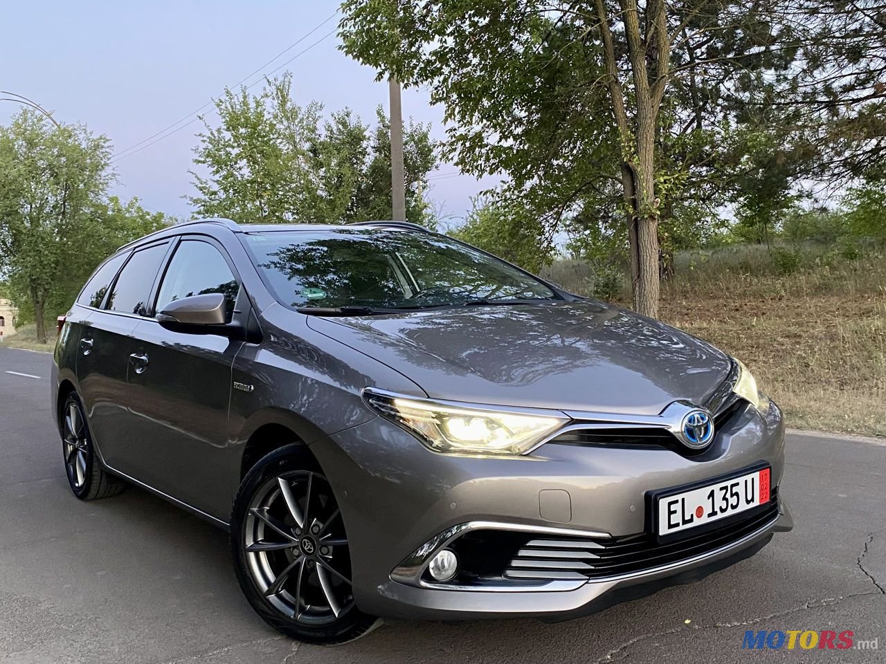 2015' Toyota Auris photo #2
