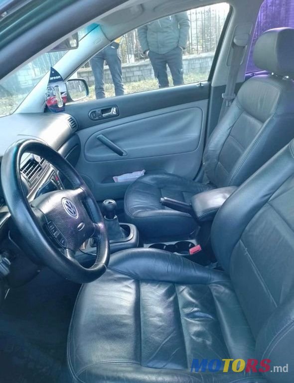 2001' Volkswagen Passat photo #4