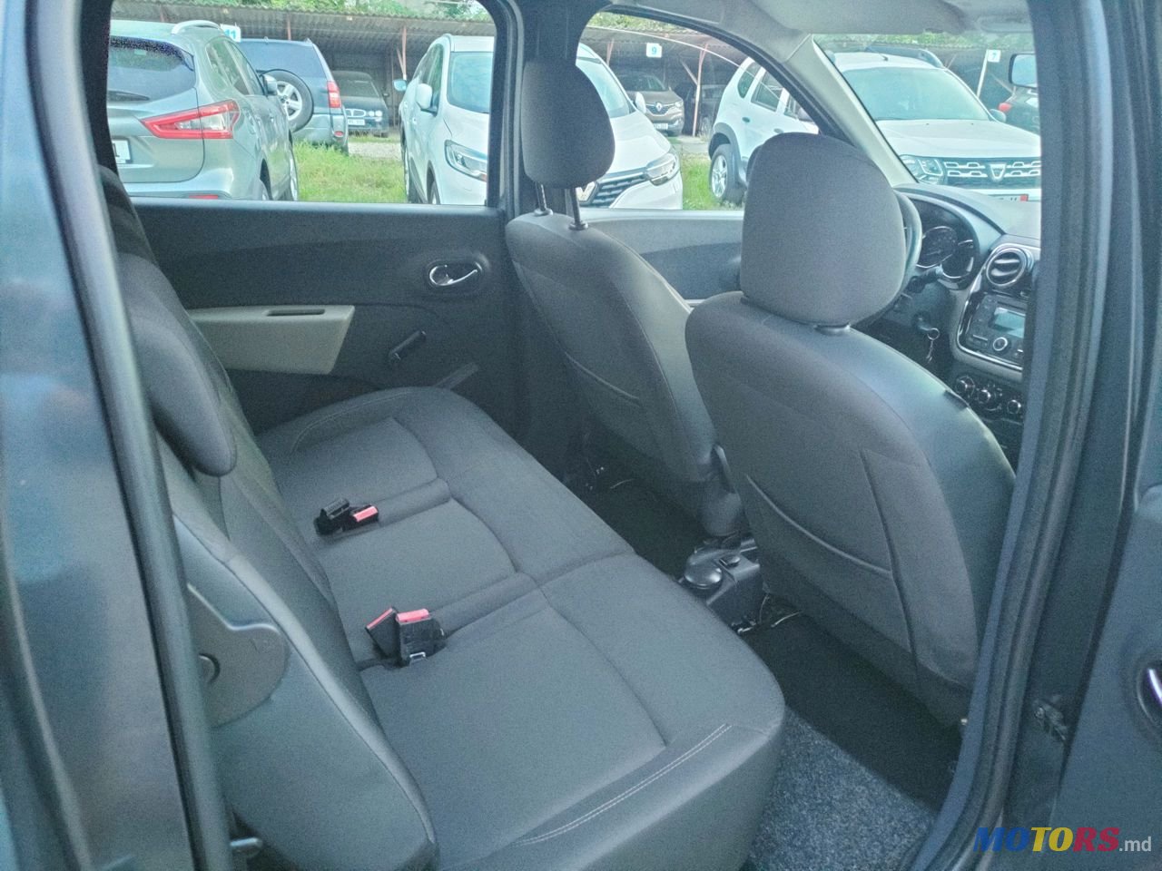 2014' Dacia Lodgy photo #3