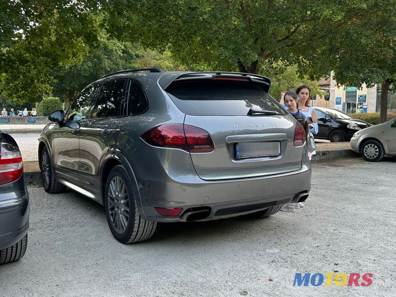 2014' Porsche Cayenne photo #3