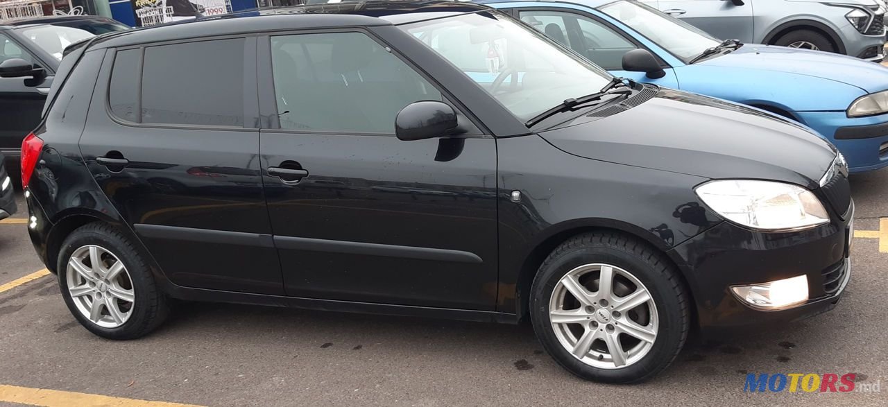 2013' Skoda Fabia photo #3