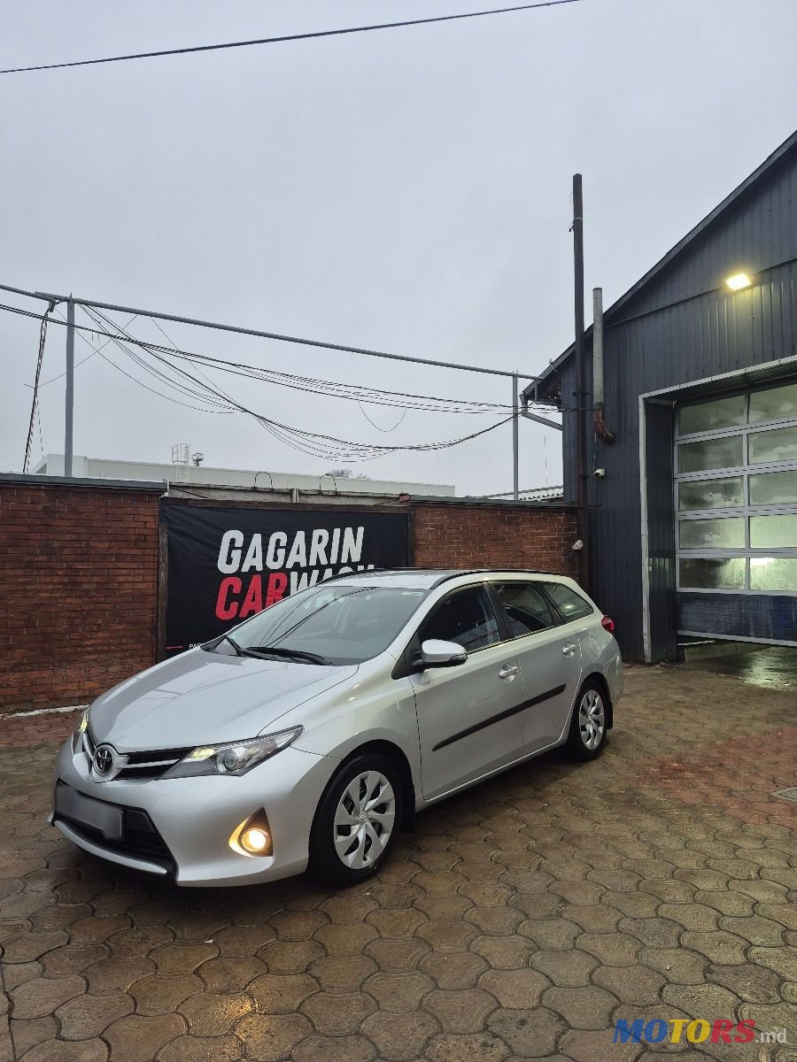 2014' Toyota Auris photo #5