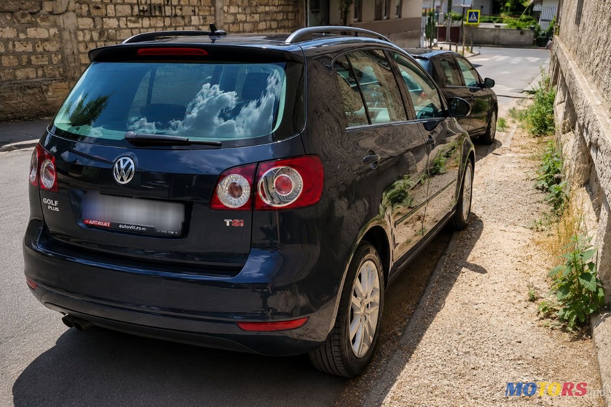 2009' Volkswagen Golf Plus photo #2