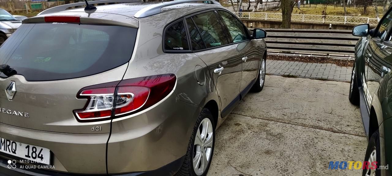 2011' Renault Megane photo #2