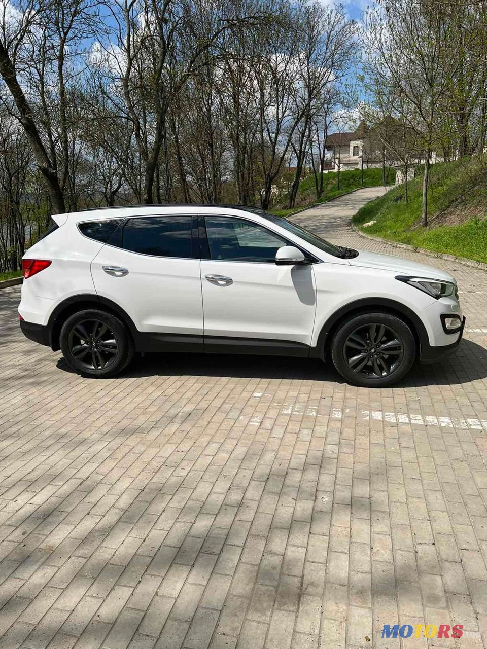 2015' Hyundai Santa Fe photo #2