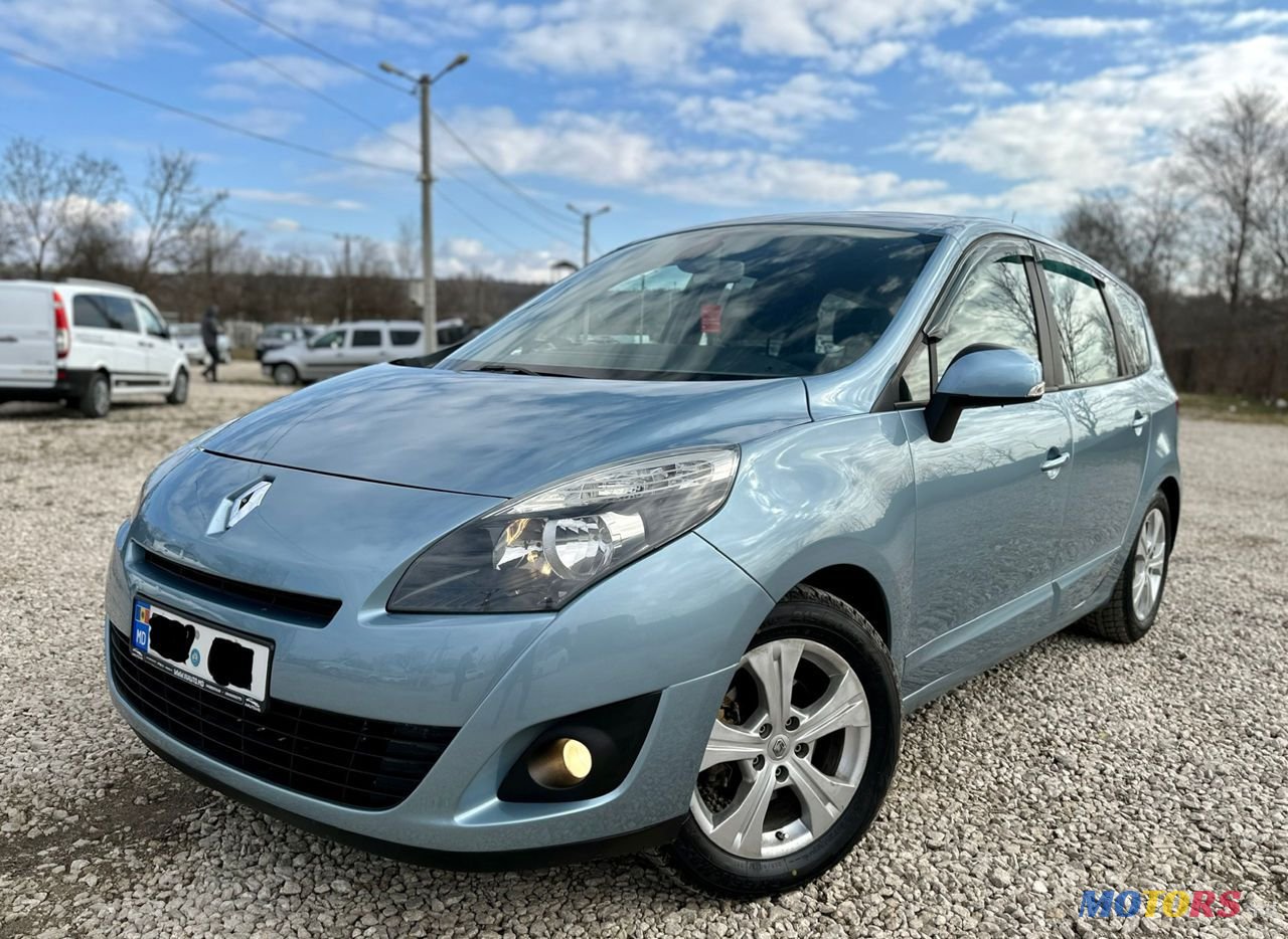 2010' Renault Grand Scenic photo #1