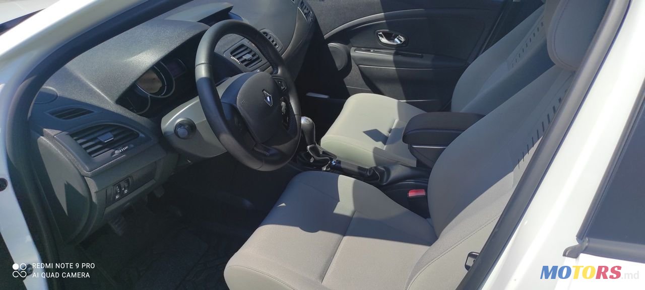 2012' Renault Megane photo #5