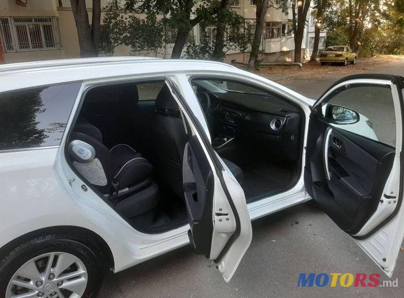 2013' Toyota Auris photo #1