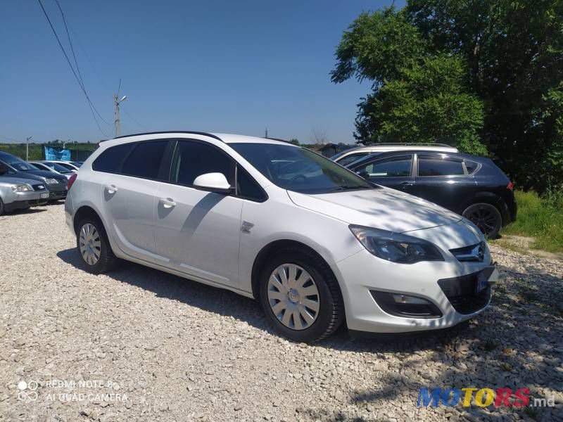 2014' Opel Astra photo #2