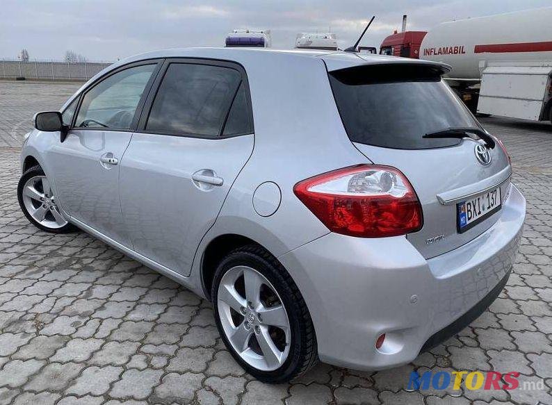 2010' Toyota Auris photo #2