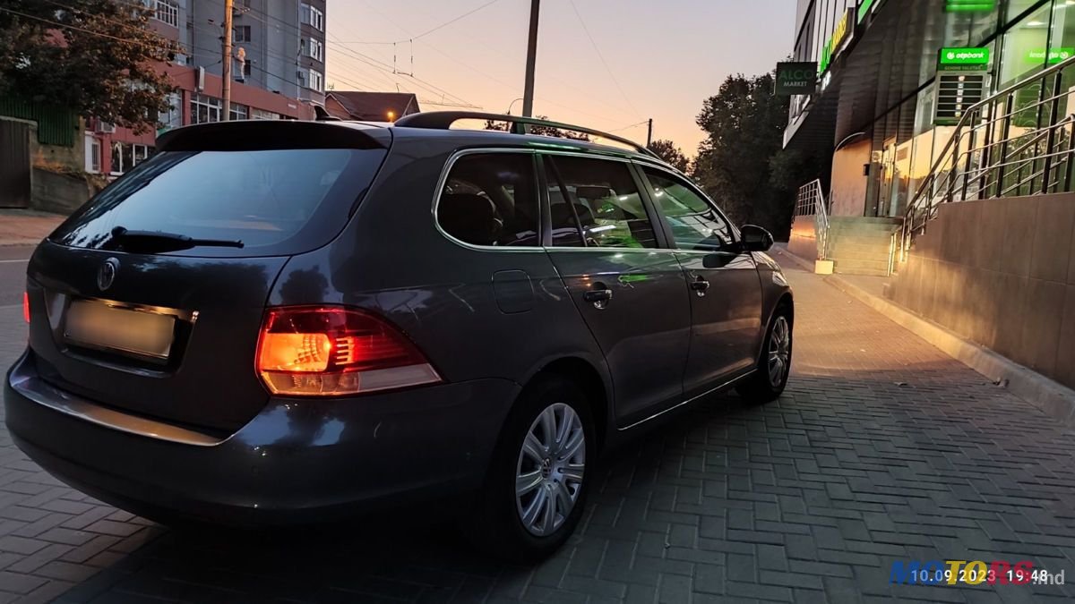 2008' Volkswagen Golf photo #6