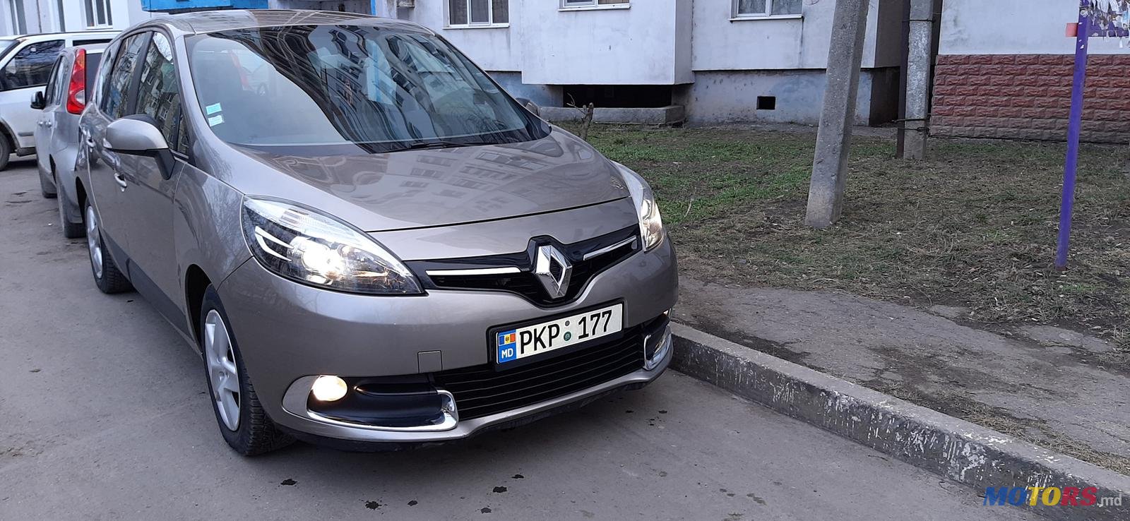 2012' Renault Megane Scenic photo #2